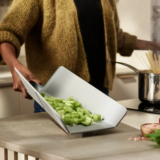 La tabla que evita que la mitad de la comida acabe fuera del plato 🍅🧅